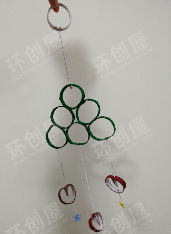 幼儿园废物利用双面胶卷芯挂饰图片