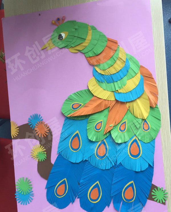 幼儿园走廊墙面展示教师手工作品图片