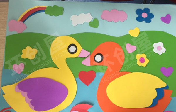 幼儿园走廊墙面展示教师手工作品图片