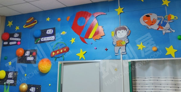 幼儿园宇宙太空门窗环创图片