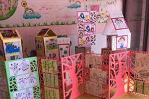 幼儿园刮画水粉画作品展示图片3张