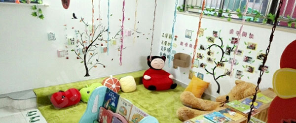 幼儿园绘本滋养童心阅读区图片