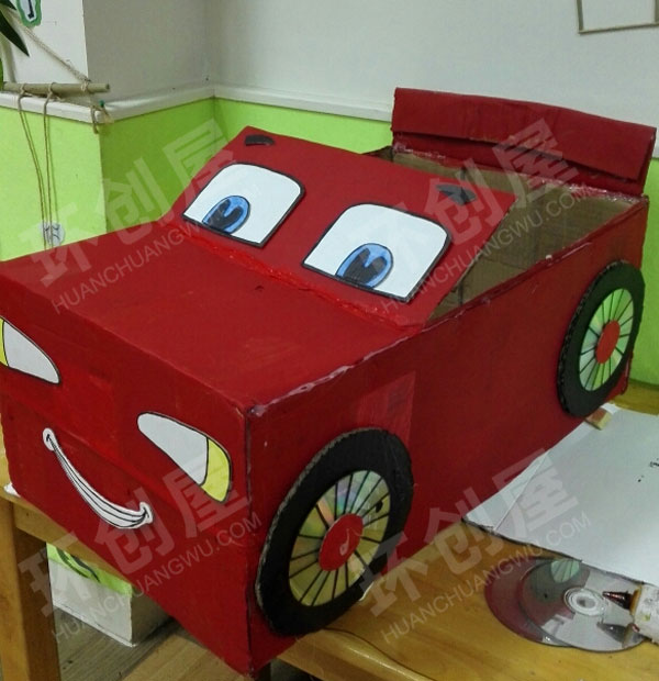 幼儿园表演区制作表演纸箱车图片