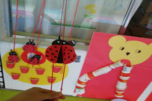 幼儿园益智区自制各种超级好玩的教玩具图片9张