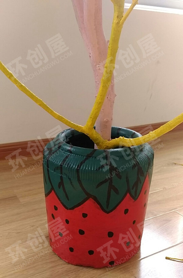 幼儿园走廊角落废物利用环保作品图片