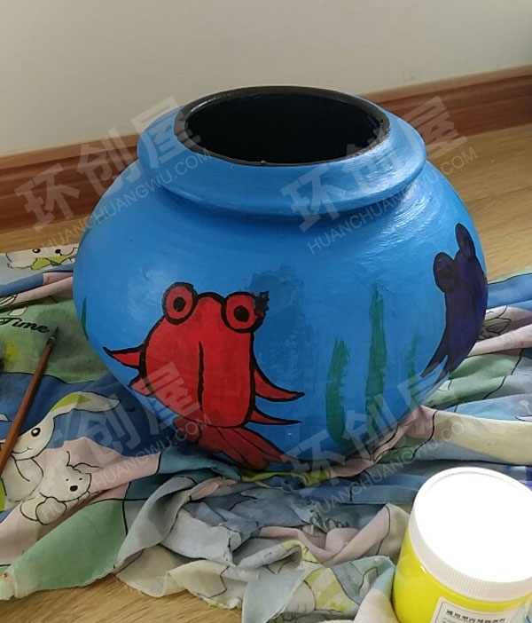 幼儿园走廊角落废物利用环保作品图片