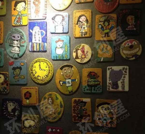 幼儿园怪脸墙面装饰作品展示图片