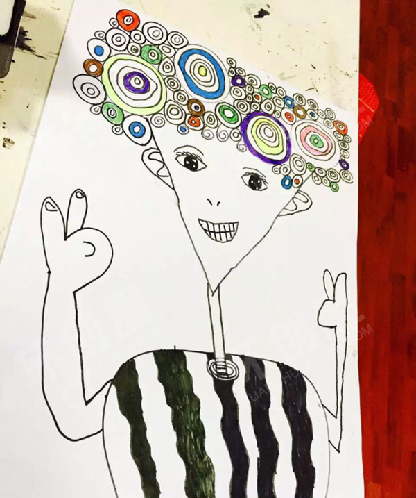 幼儿园线描人物画作品展示图片