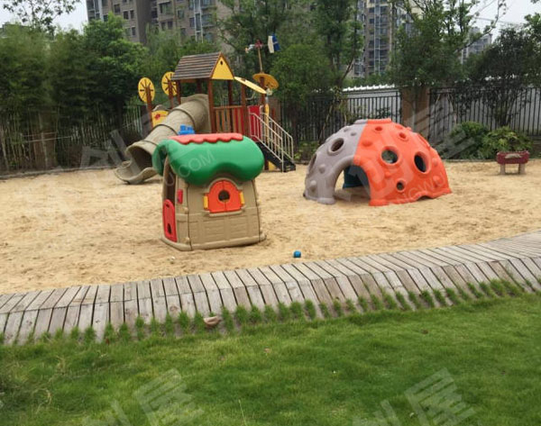 幼儿园户外大型游戏场所图片