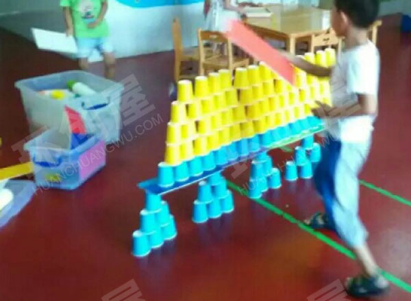 幼儿园建构区纸杯新玩法图片