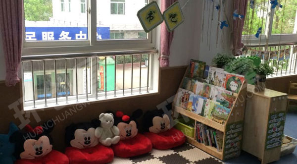 幼儿园春天气息书吧图片