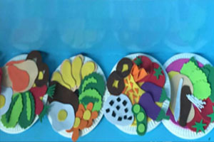 幼儿园角色游戏小餐厅海绵纸各色美食图片3张