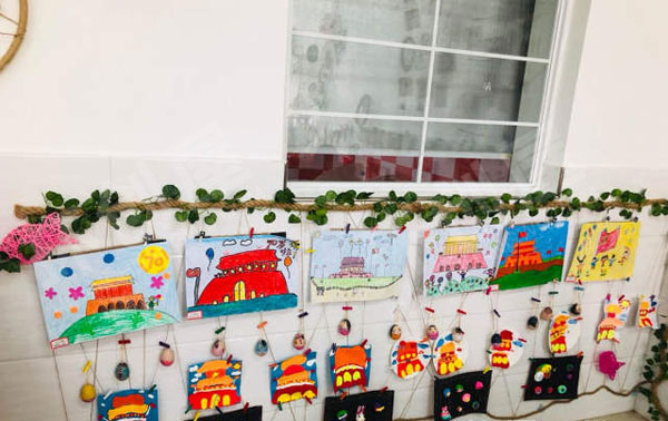 幼儿园树叶树枝美术墙面作品展示图片