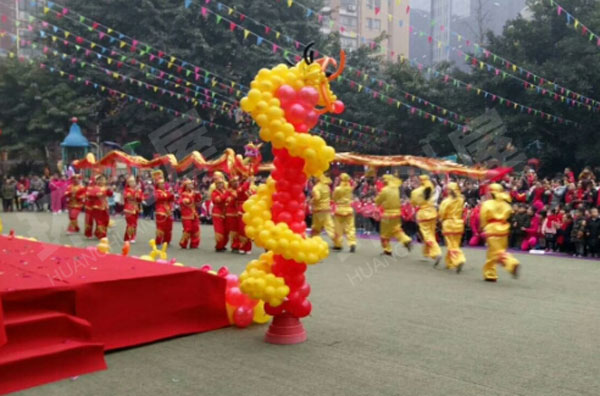 幼儿园户外活动气球装饰图片