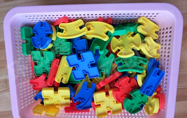 幼儿园建构区各种搭建材料图片