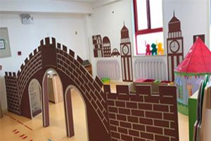 幼儿园废物利用纸箱城堡搭建图片