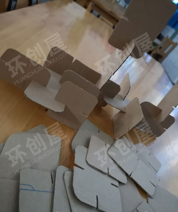 幼儿园建构区废物利用硬纸板插片图片