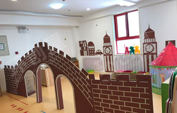 幼儿园废物利用纸箱城堡搭建图片