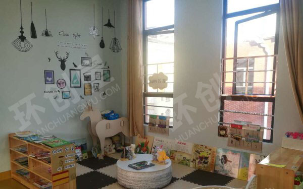 幼儿园清新简约风阅读区图片