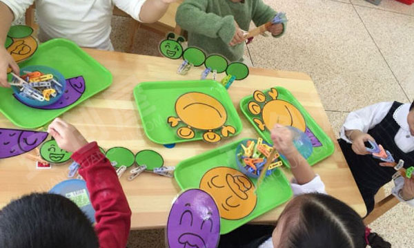 幼儿园益智区夹夹乐图片