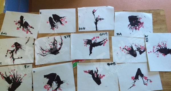 幼儿园创意水彩吹画梅花作品展示图片