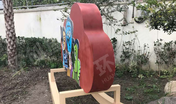 幼儿园户外奇怪绘画作品展示图片