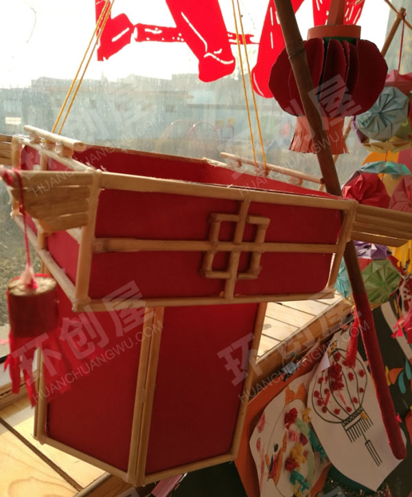 幼儿园户外环创新年自制灯笼展图片