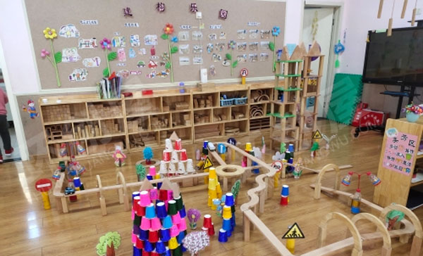 幼儿园建构区搭建小能手大型搭建图片