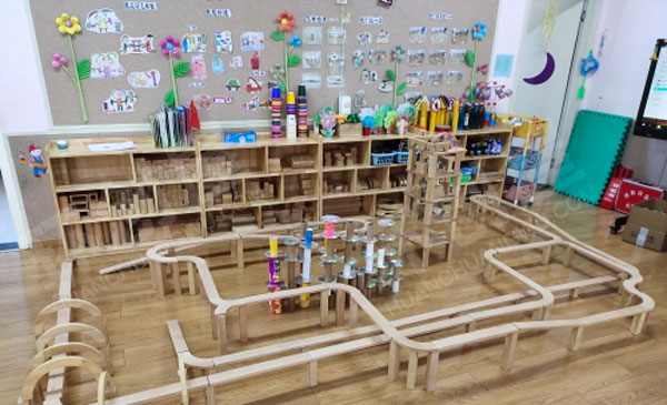 幼儿园建构区搭建小能手大型搭建图片