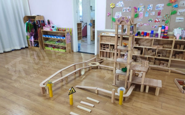 幼儿园建构区搭建小能手大型搭建图片