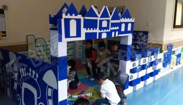 幼儿园建构室里的各种搭建图片