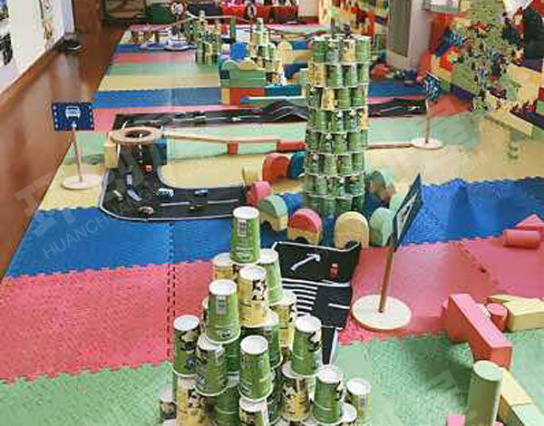 幼儿园建构室里的各种搭建图片