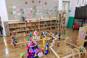 幼儿园建构区搭建小能手大型搭建图片10张