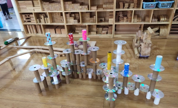 幼儿园建构区搭建小能手大型搭建图片