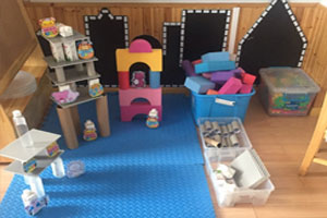 幼儿园建构区废物利用搭建各种造型图片3张