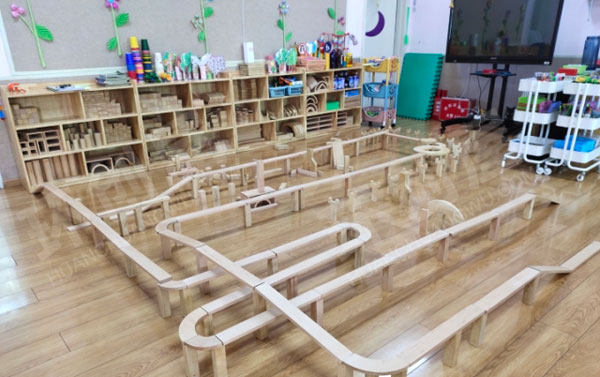 幼儿园建构区搭建小能手大型搭建图片