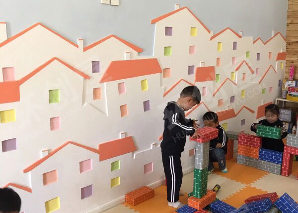 幼儿园建构室里的各种搭建图片