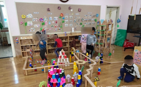 幼儿园建构区搭建小能手大型搭建图片