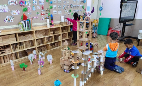 幼儿园建构区搭建小能手大型搭建图片