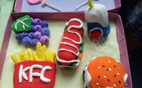 幼儿园美工区彩泥美味的食物作品图片