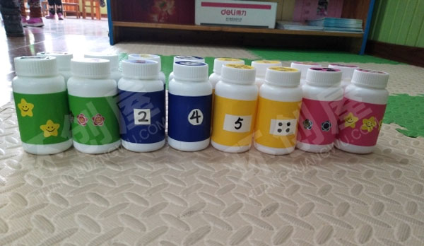 幼儿园角色游戏小医院小药瓶图片