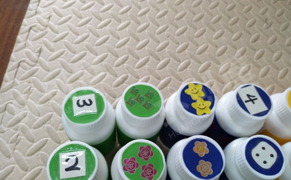 幼儿园角色游戏小医院小药瓶图片