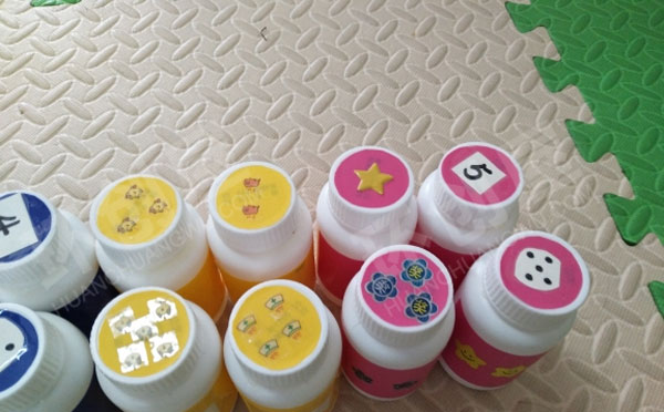 幼儿园角色游戏小医院小药瓶图片