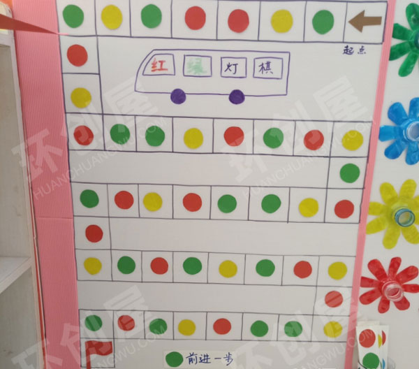 幼儿园环创益智区废物利用自制教玩具图片