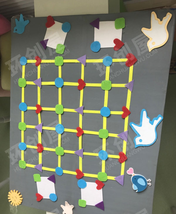幼儿园益智区墙面自制教玩具图片