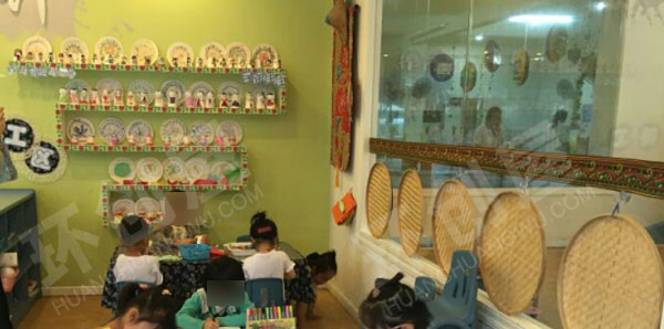 幼儿园墙面多姿多彩的作品展示图片