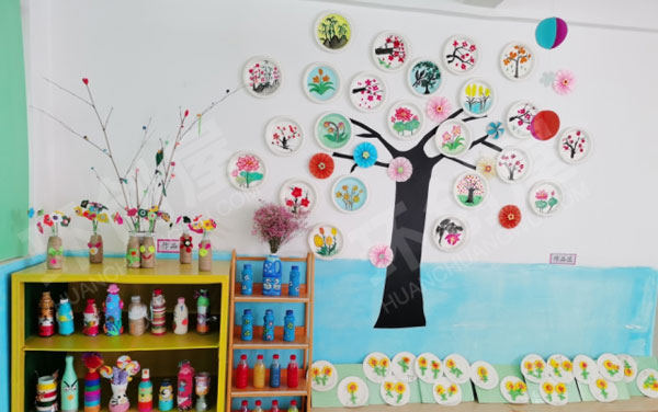 幼儿园教室各种美术作品展示图片