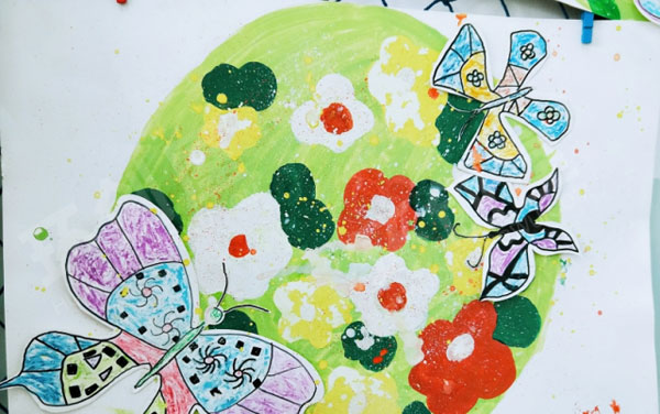 幼儿园水粉花圃蜡笔蝴蝶作品展示图片