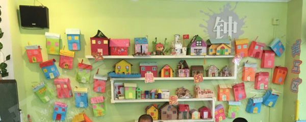 幼儿园墙面多姿多彩的作品展示图片