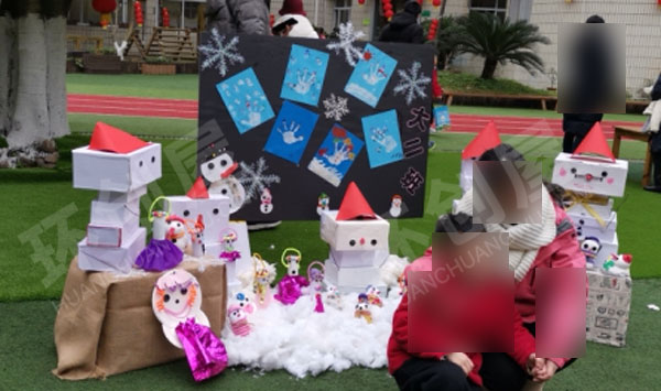 幼儿园户外新年美术展做雪人图片
